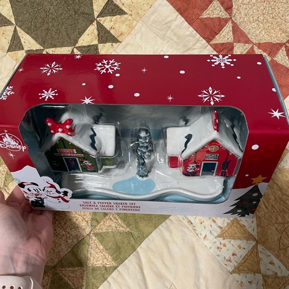 Mickey and Minnie Mouse Holiday Salt and Pepper Set - Picture 3 of 9